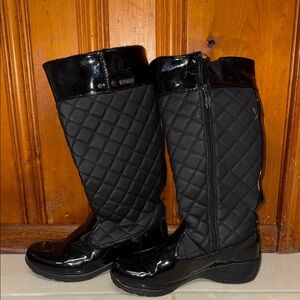 Khombu Black Quilted Women's Winter Boots